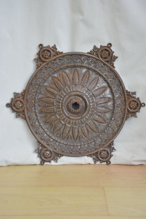 ANTIQUE VICTORIAN CAST IRON CEILING ROSE WITH FEATHER AND IVY DECORATION - ADDITIONAL PHOTO 3