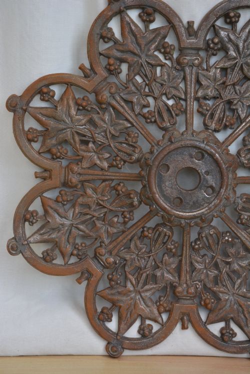ANTIQUE VICTORIAN CAST IRON CEILING ROSE IVY LEAF DESIGN - ADDITIONAL PHOTO 2
