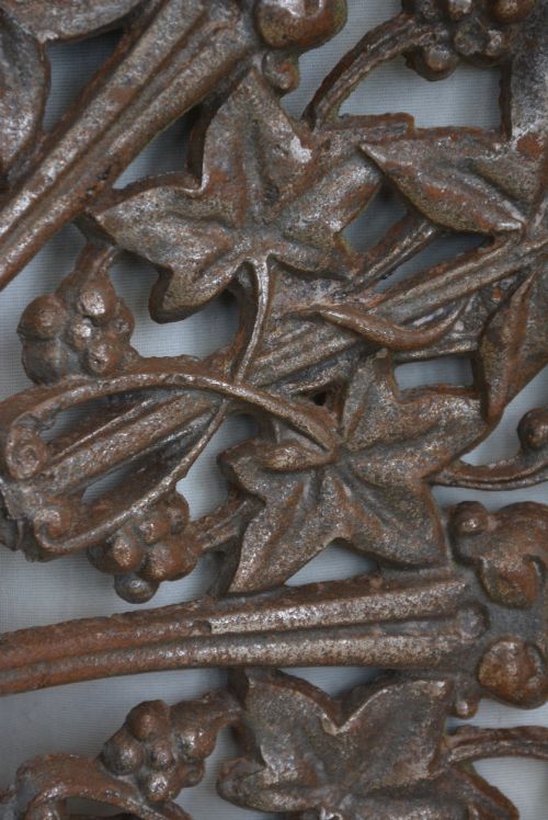 ANTIQUE VICTORIAN CAST IRON CEILING ROSE IVY LEAF DESIGN - ADDITIONAL PHOTO 8