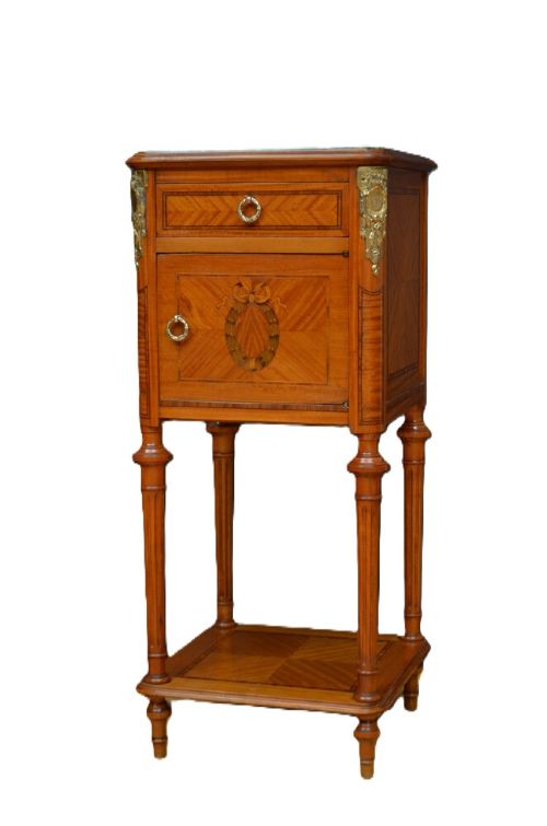 A pair of antique satinwood bedside cabinets with green marble tops, fluted turned legs, and decorative parquetry wood inlays. View XIV