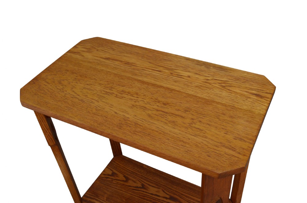 Attractive Arts and Crafts Table in Oak View V