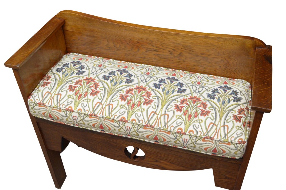 Arts and Crafts Hall Bench in Oak
 View VI
