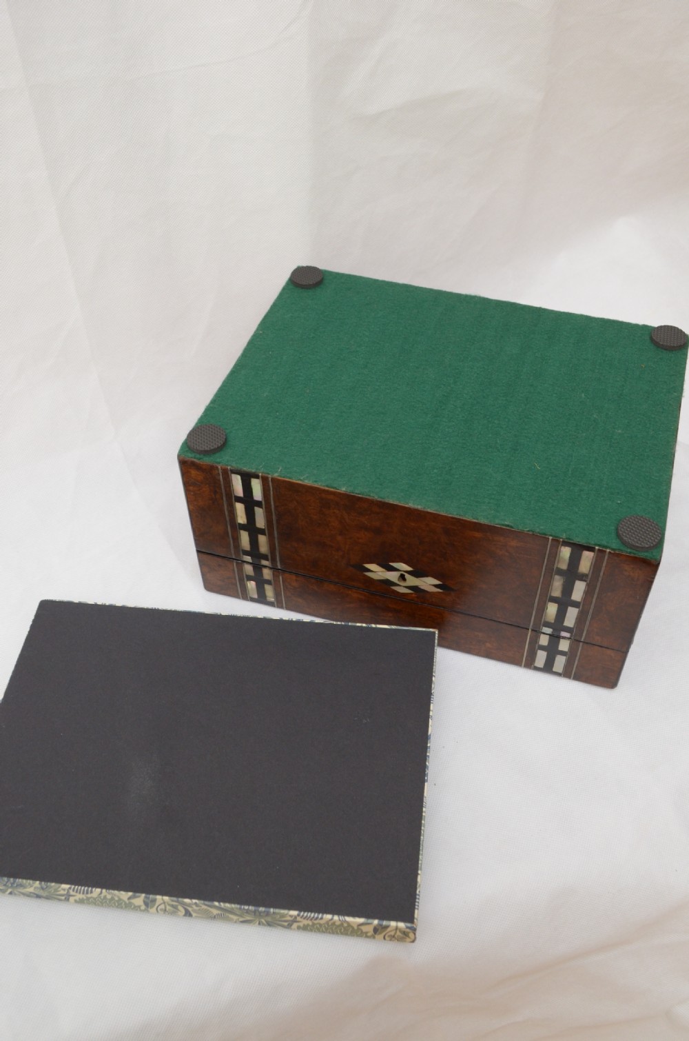 Victorian Walnut and Inlaid Jewellery Box Sewing Box with Tray View XIII