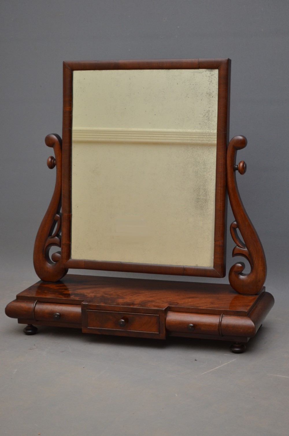 William IV Dressing Mirror in Mahogany