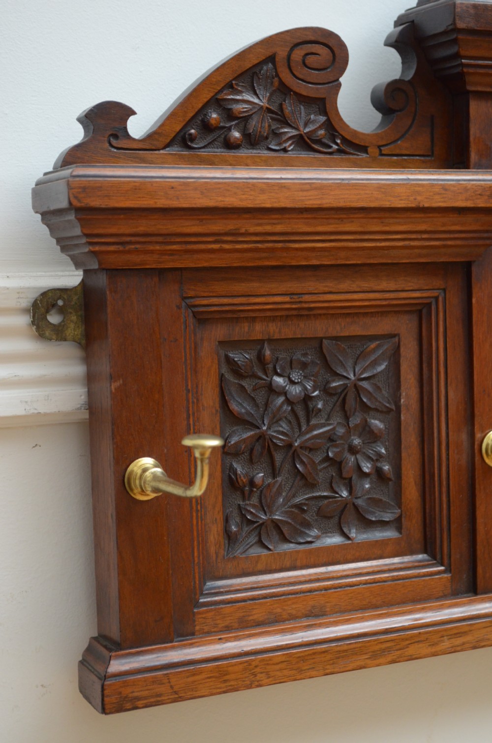 Edwardian Walnut Coat Rack Coat Hooks View XIII