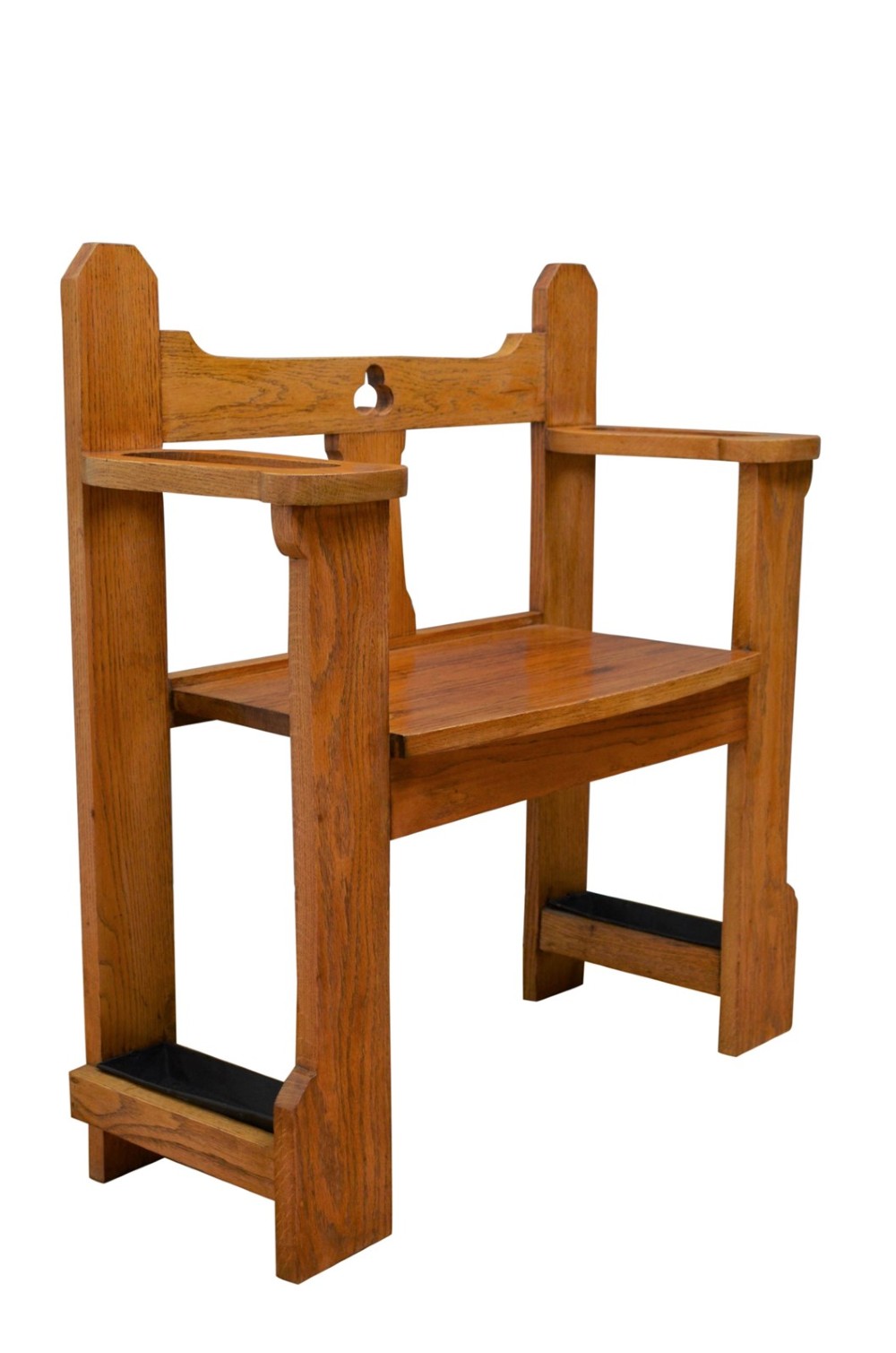 A golden oak Arts and Crafts hall seat featuring a central backboard with a trefoil cut-out, flat armrests with circular stick apertures, and sturdy rectangular uprights. View IV
