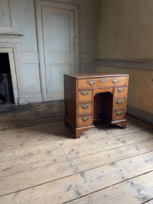 A GEORGE II BURR WALNUT KNEEHOLE DESK C1735 - ADDITIONAL PHOTO 1