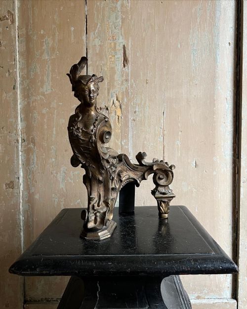 A PAIR OF FRENCH GILT BRONZE CARYATID ANDIRONS - ADDITIONAL PHOTO 1