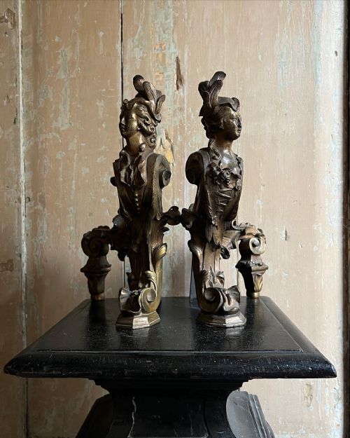 A PAIR OF FRENCH GILT BRONZE CARYATID ANDIRONS - ADDITIONAL PHOTO 4