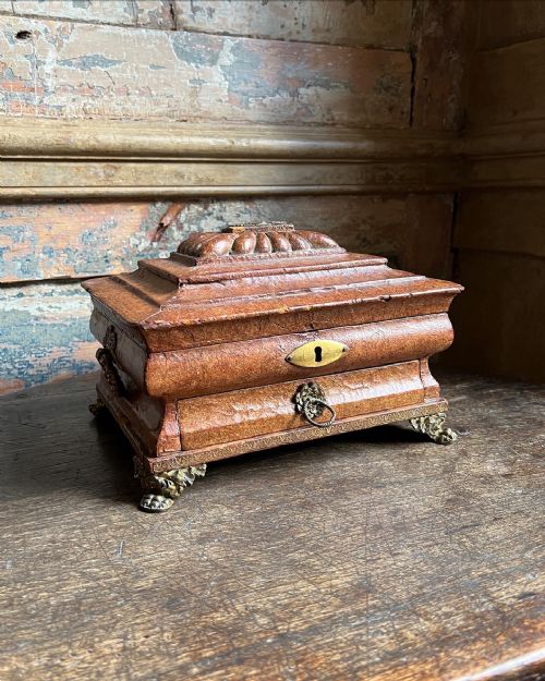 A RARE REGENCY TOOLED LEATHER WORK BOX C1810 - ADDITIONAL PHOTO 5