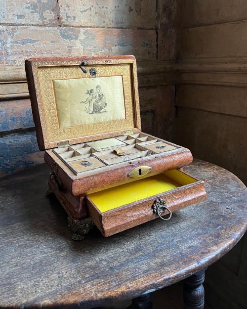 A RARE REGENCY TOOLED LEATHER WORK BOX C1810 - ADDITIONAL PHOTO 9
