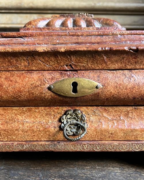 A RARE REGENCY TOOLED LEATHER WORK BOX C1810 - ADDITIONAL PHOTO 10