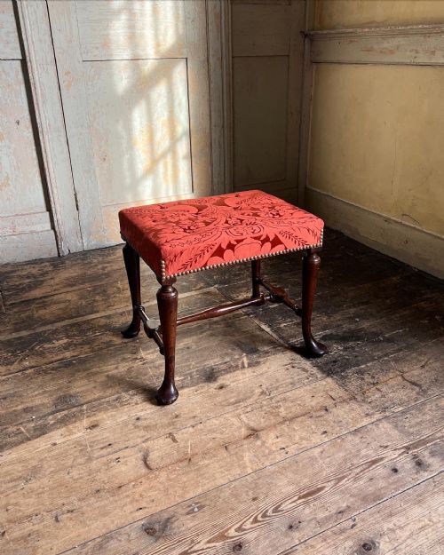 A WELL DRAWN 18TH CENTURY WALNUT STOOL C1730 - ADDITIONAL PHOTO 1