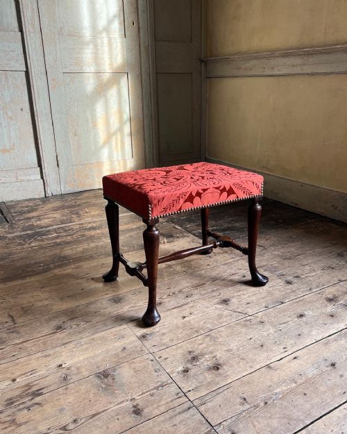 A WELL DRAWN 18TH CENTURY WALNUT STOOL C1730 - ADDITIONAL PHOTO 3