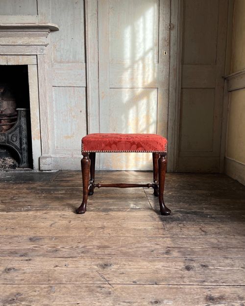 A WELL DRAWN 18TH CENTURY WALNUT STOOL C1730 - ADDITIONAL PHOTO 4