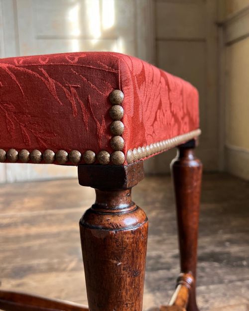 A WELL DRAWN 18TH CENTURY WALNUT STOOL C1730 - ADDITIONAL PHOTO 5