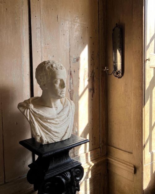 RARE 18TH CENTURY MARBLE BUST OF A PHILOSOPHER - ADDITIONAL PHOTO 1