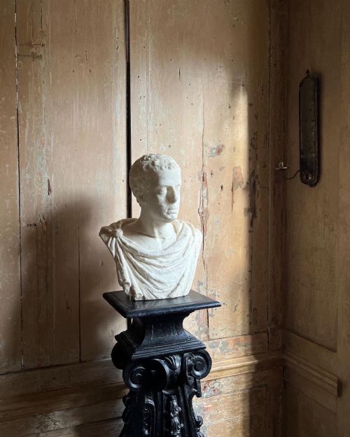 RARE 18TH CENTURY MARBLE BUST OF A PHILOSOPHER - ADDITIONAL PHOTO 2