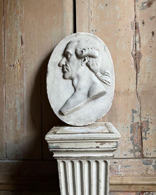 rare 18th century marble plaque of a gentleman - CATEGORY: ANTIQUE SCULPTURES - DATED GEORGIAN