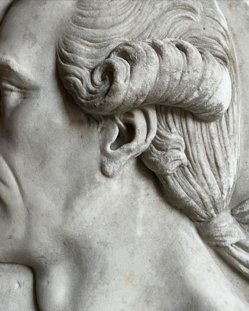 RARE 18TH CENTURY MARBLE PLAQUE OF A GENTLEMAN - ADDITIONAL PHOTO 2