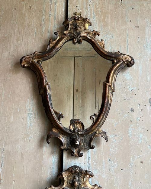 A PAIR OF 18TH CENTURY ITALIAN WALL MIRRORS - ADDITIONAL PHOTO 1