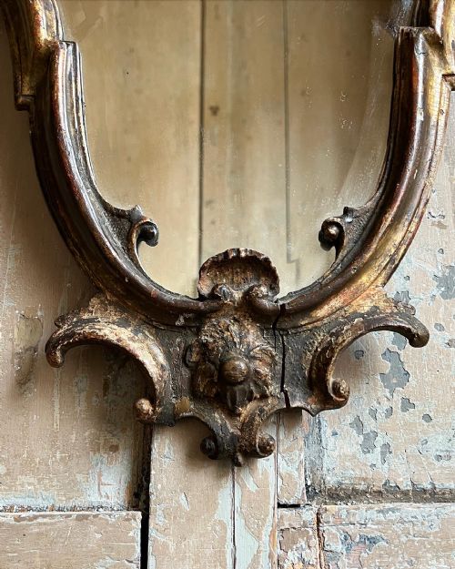 A PAIR OF 18TH CENTURY ITALIAN WALL MIRRORS - ADDITIONAL PHOTO 5