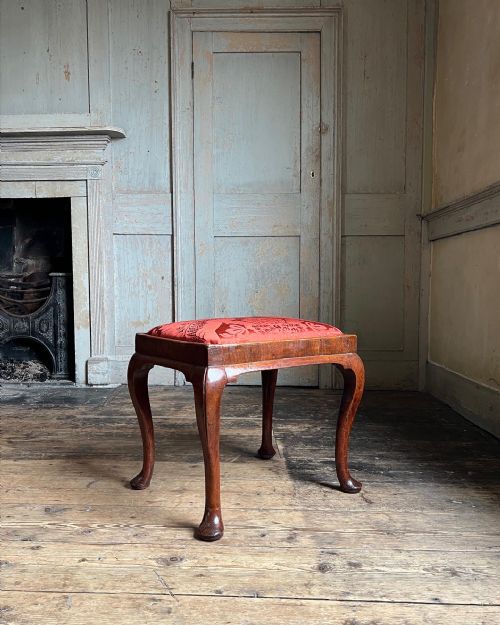 A RARE 18TH CENTURY WALNUT STOOL C1720 - ADDITIONAL PHOTO 3
