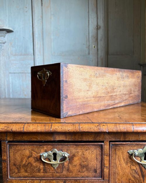AN EARLY 18TH CENTURY WALNUT SIDE TABLE C1720 - ADDITIONAL PHOTO 1