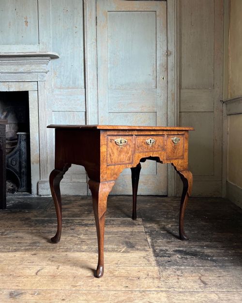 AN EARLY 18TH CENTURY WALNUT SIDE TABLE C1720 - ADDITIONAL PHOTO 2