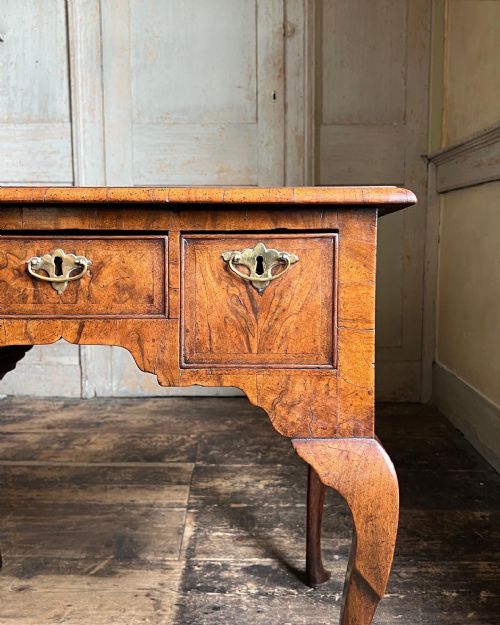 AN EARLY 18TH CENTURY WALNUT SIDE TABLE C1720 - ADDITIONAL PHOTO 5