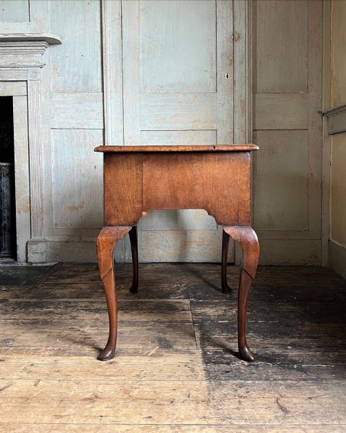 AN EARLY 18TH CENTURY WALNUT SIDE TABLE C1720 - ADDITIONAL PHOTO 6