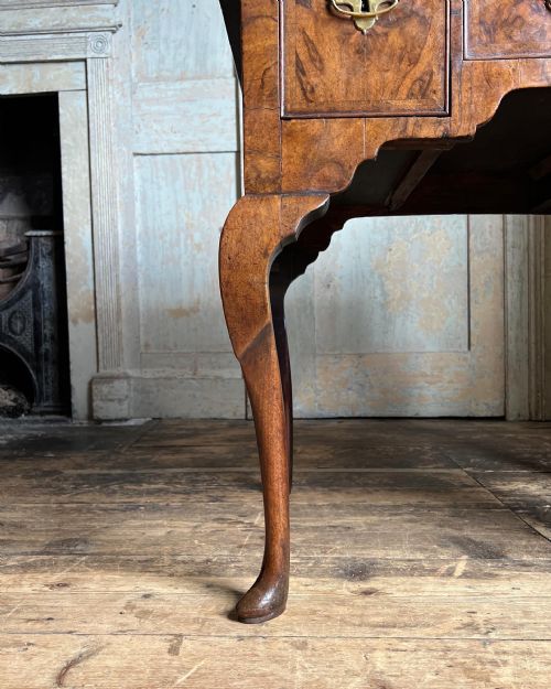 AN EARLY 18TH CENTURY WALNUT SIDE TABLE C1720 - ADDITIONAL PHOTO 7