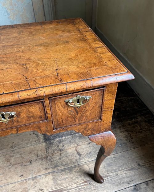 AN EARLY 18TH CENTURY WALNUT SIDE TABLE C1720 - ADDITIONAL PHOTO 8
