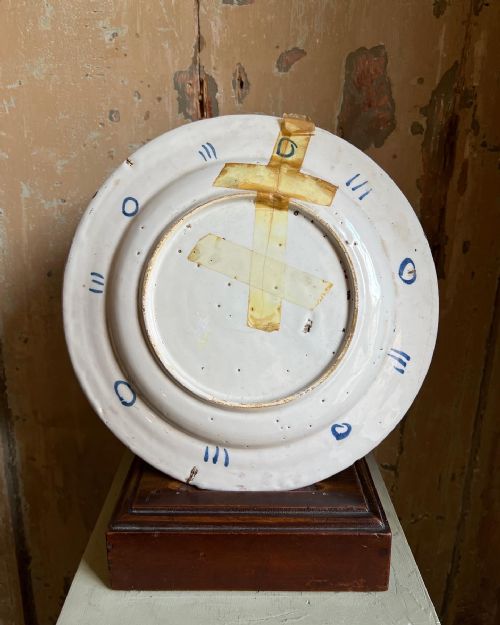 A RARE ENGLISH DELFT CHARGER BRISTOL C1750 - ADDITIONAL PHOTO 6
