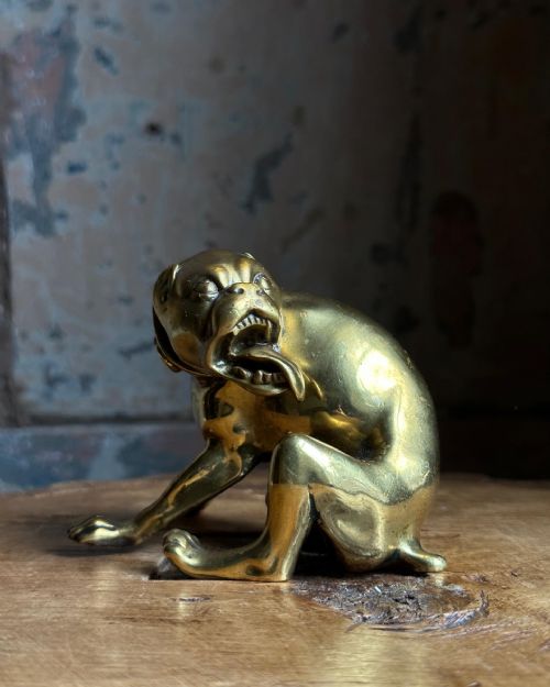 A RARE 16TH CENTURY GILT BRONZE SEATED DOG - ADDITIONAL PHOTO 5