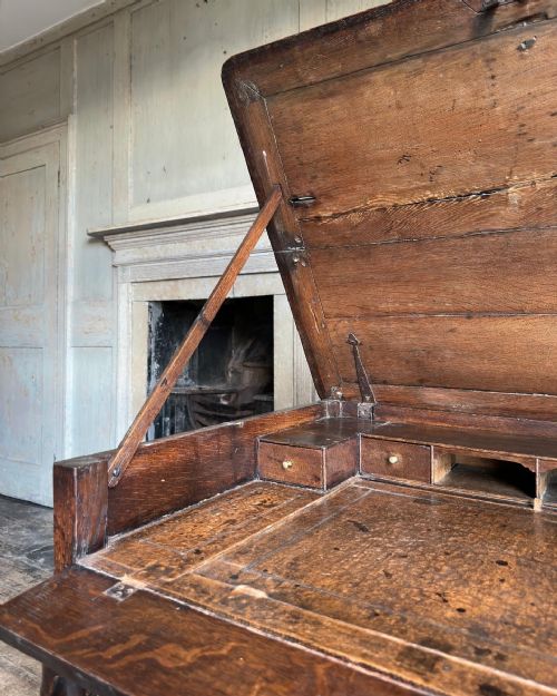 AN 18TH CENTURY OAK ARCHITECTS TABLE C1740 - ADDITIONAL PHOTO 3