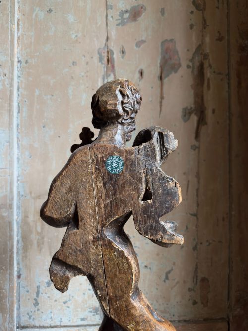 A RARE 17TH CENTURY CARVED OAK FIGURE OF ORPHEUS - ADDITIONAL PHOTO 2
