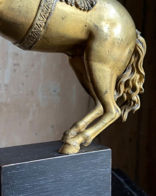 A FINE 18TH CENTURY FRENCH GILT BRONZE REARING HORSE - ADDITIONAL PHOTO 4
