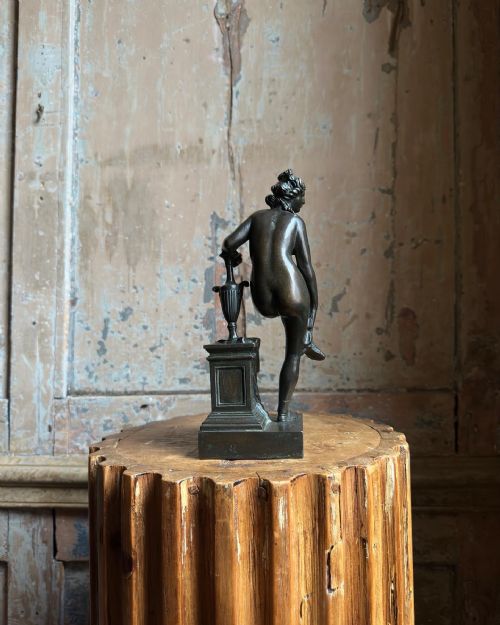 AN 18TH CENTURY BRONZE FIGURE OF VENUS AT THE BATH - ADDITIONAL PHOTO 7