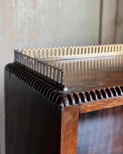 A WILLIAM IV PERIOD SIMULATED ROSEWOOD WATERFALL BOOKCASE C1830 - ADDITIONAL PHOTO 1