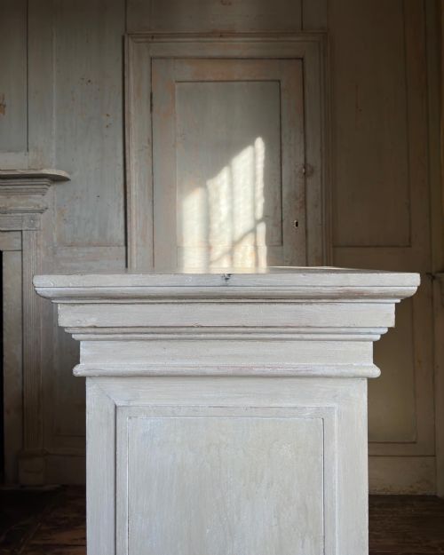 THE PISANI PEDESTAL - ADDITIONAL PHOTO 7