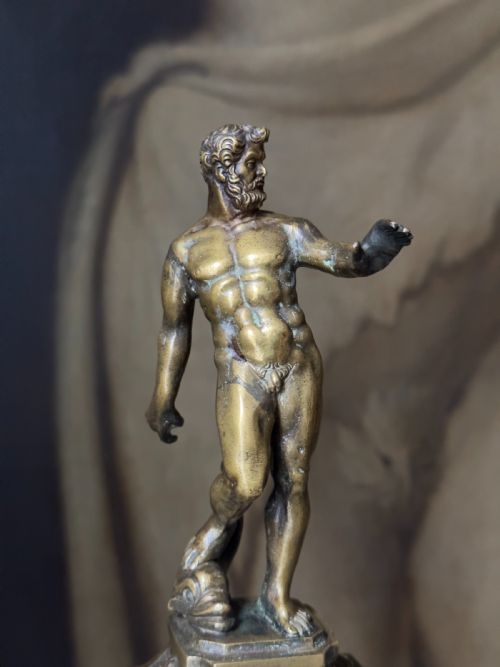 A BOLD 18TH CENTURY BRONZE FIGURE OF NEPTUNE - ADDITIONAL PHOTO 1