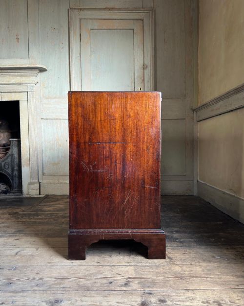 A GEORGE II MAHOGANY CHEST OF DRAWERS IN THE MANNER OF GILES GRENDEY C1740 - ADDITIONAL PHOTO 2