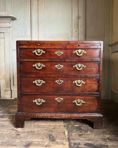 A GEORGE II MAHOGANY CHEST OF DRAWERS IN THE MANNER OF GILES GRENDEY C1740 - ADDITIONAL PHOTO 6