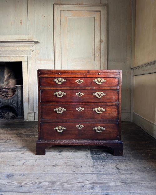 A GEORGE II MAHOGANY CHEST OF DRAWERS IN THE MANNER OF GILES GRENDEY C1740 - ADDITIONAL PHOTO 7