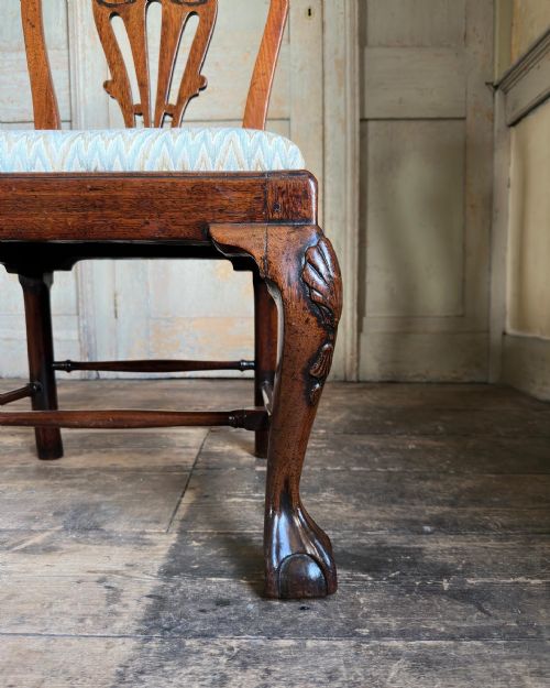 A PAIR OF GEORGE II MAHOGANY SIDE CHAIRS C1740 - ADDITIONAL PHOTO 1