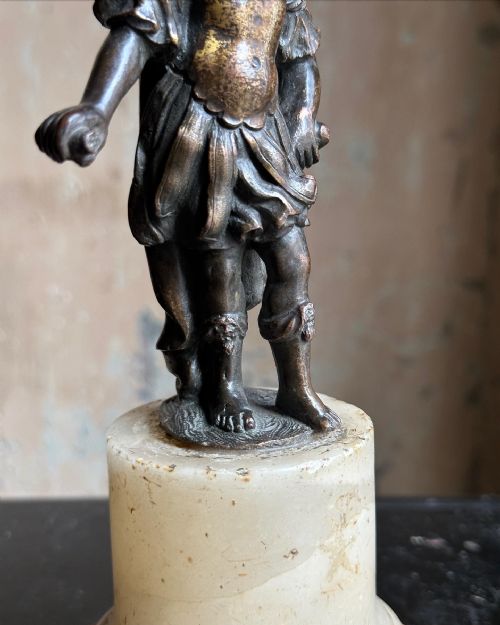 AN EARLY 17TH CENTURY BRONZE MARS IN THE MANNER OF ASPETTI - ADDITIONAL PHOTO 1