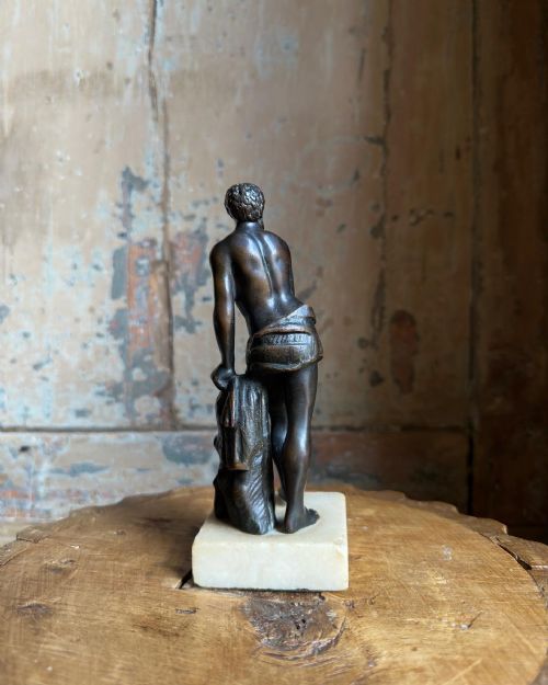 A 17TH CENTURY BRONZE FIGURE OF HERCULES - ADDITIONAL PHOTO 3