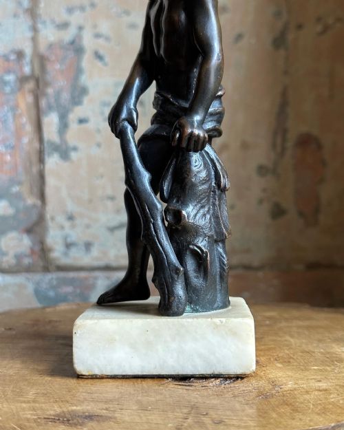 A 17TH CENTURY BRONZE FIGURE OF HERCULES - ADDITIONAL PHOTO 4