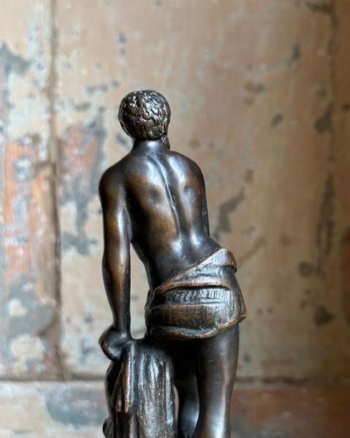 A 17TH CENTURY BRONZE FIGURE OF HERCULES - ADDITIONAL PHOTO 6